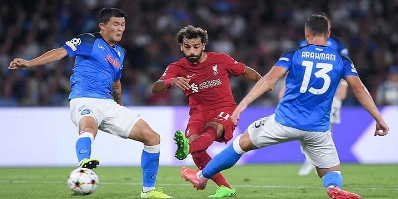 Hàng phòng ngự kín kẽ của đội tuyển Napoli